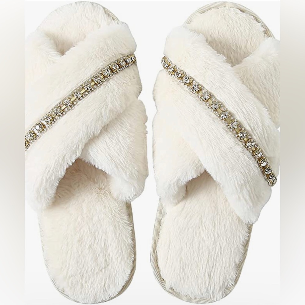 NWT LUXURY FUZZY CROSSBAND& RHINESTONES SLIPPERS